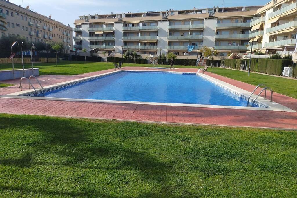 Apartamento Para 5 Personas Frente Al Mar Con Piscina Y Parking Cubelles Ngoại thất bức ảnh